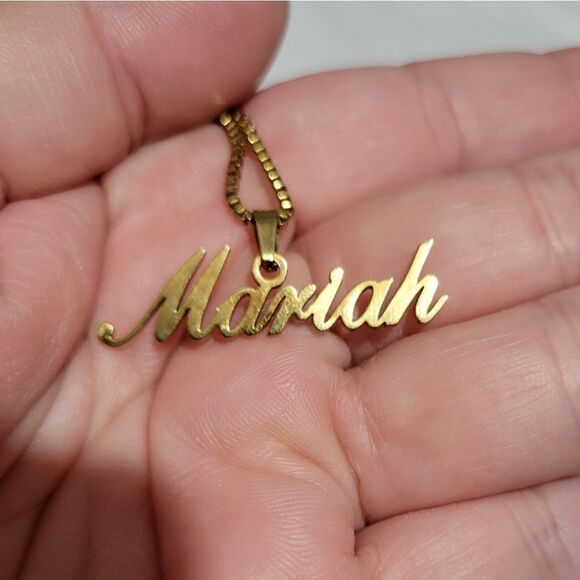 Mariah name necklace - Picture 4 of 5